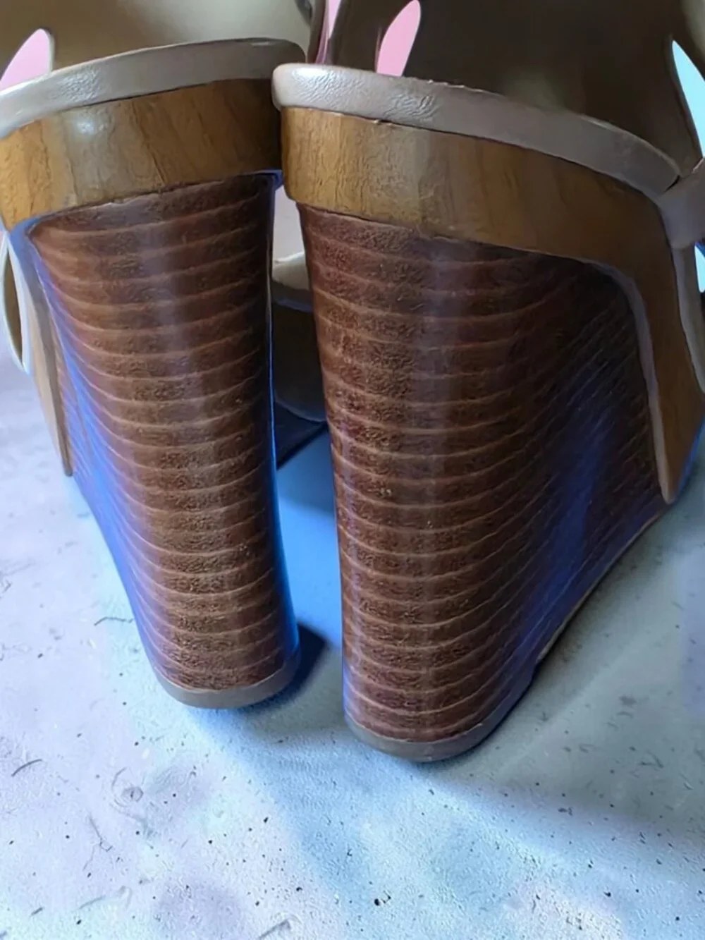 EUC MICHAEL KORS (8M) JOSEPHINE Wedge Wood Heel Platform Gold-Tone Buckle